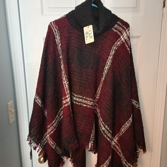 Cherie Bliss Sweater Poncho Cape Black/White/Red Women’s One Size NWT - Picture 3 of 3